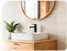 Mueble de baño reformado con grifería dorada y espejo